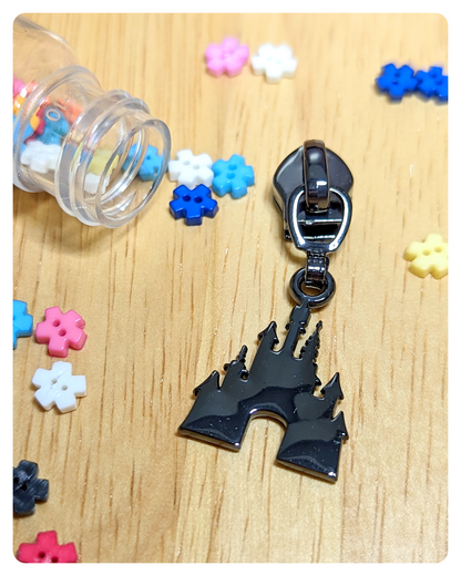 Size #5 Nylon Zipper Pull - Princess' Castle